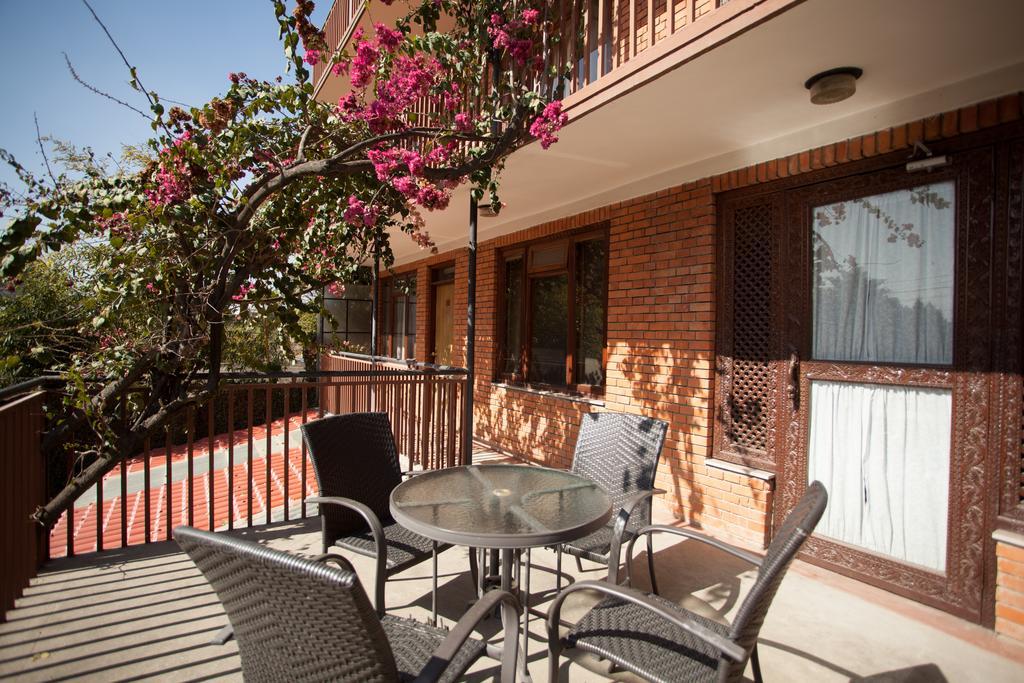 Maya Guest House Thimi Екстер'єр фото